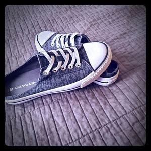 Slip on converse shoes.